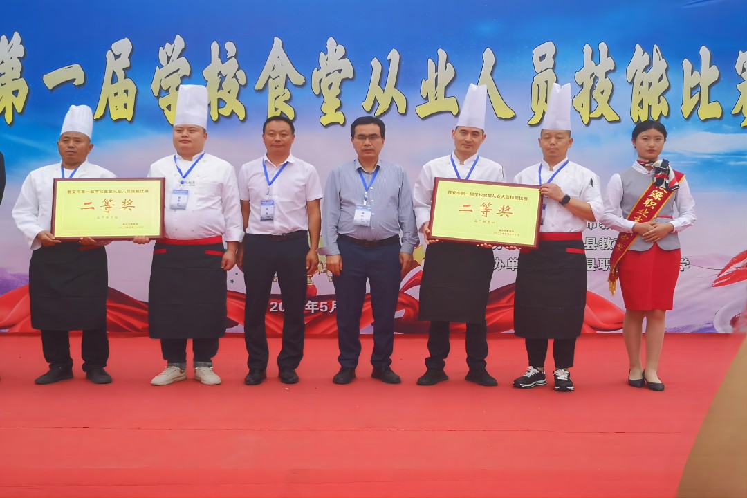 展手艺，，，，亮风范 ——雅安市第一届学校食堂从业职员手艺大赛